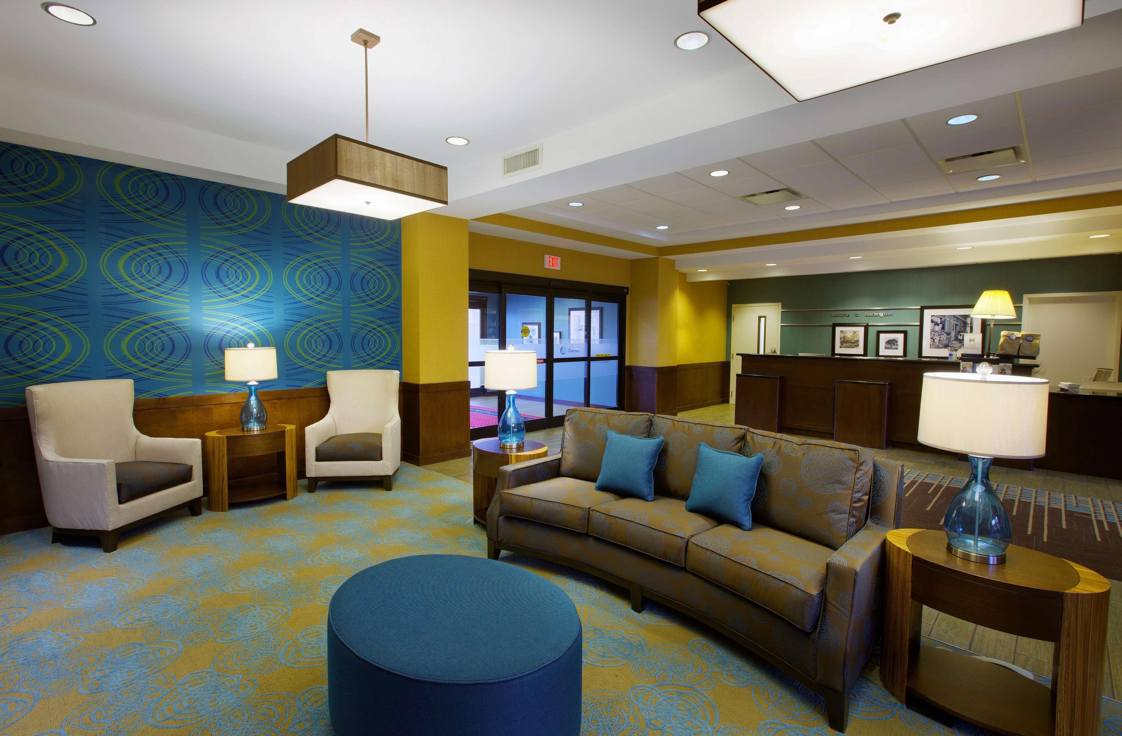 Hampton Inn & Suites Burlington Ngoại thất bức ảnh