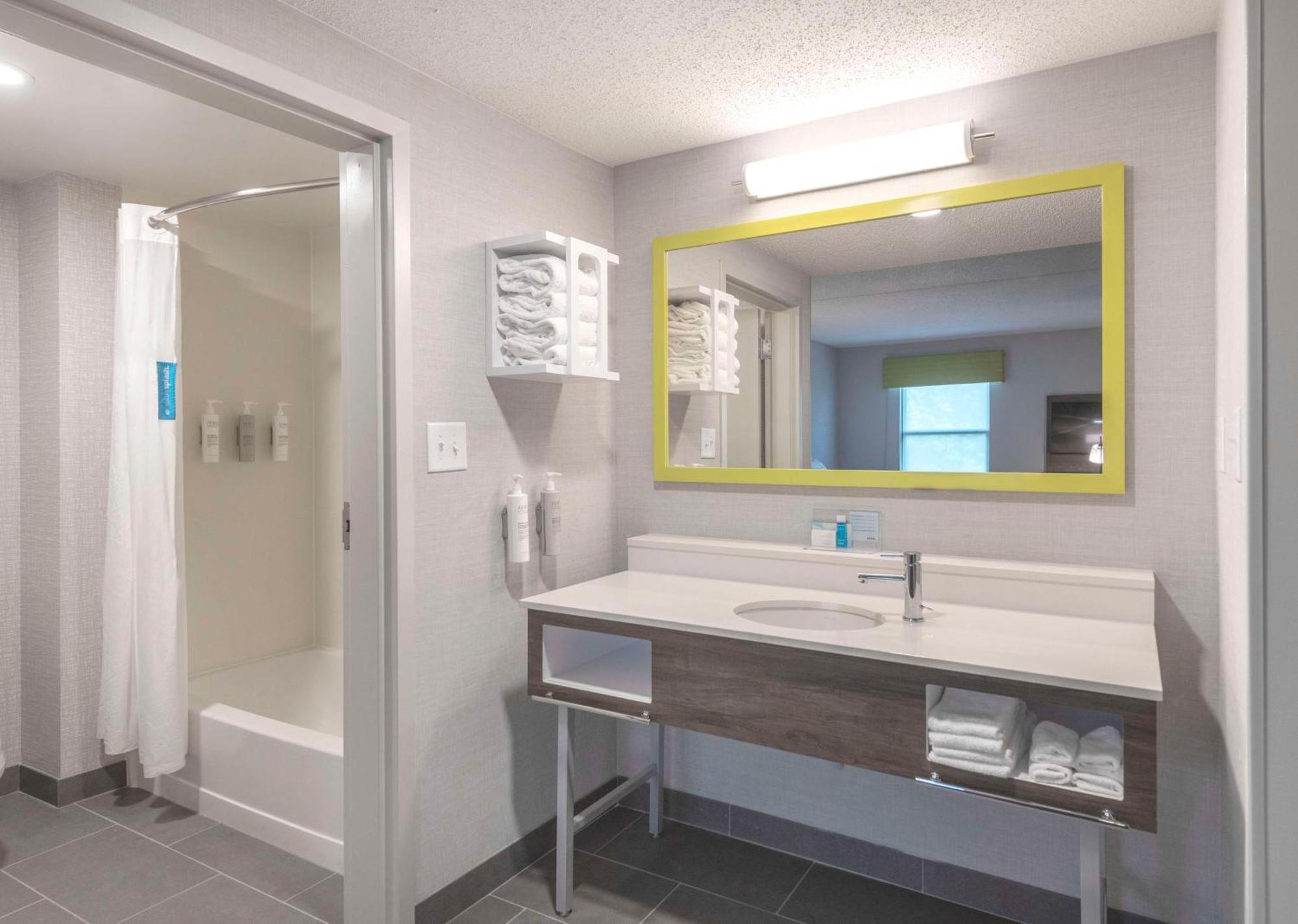 Hampton Inn & Suites Burlington Ngoại thất bức ảnh