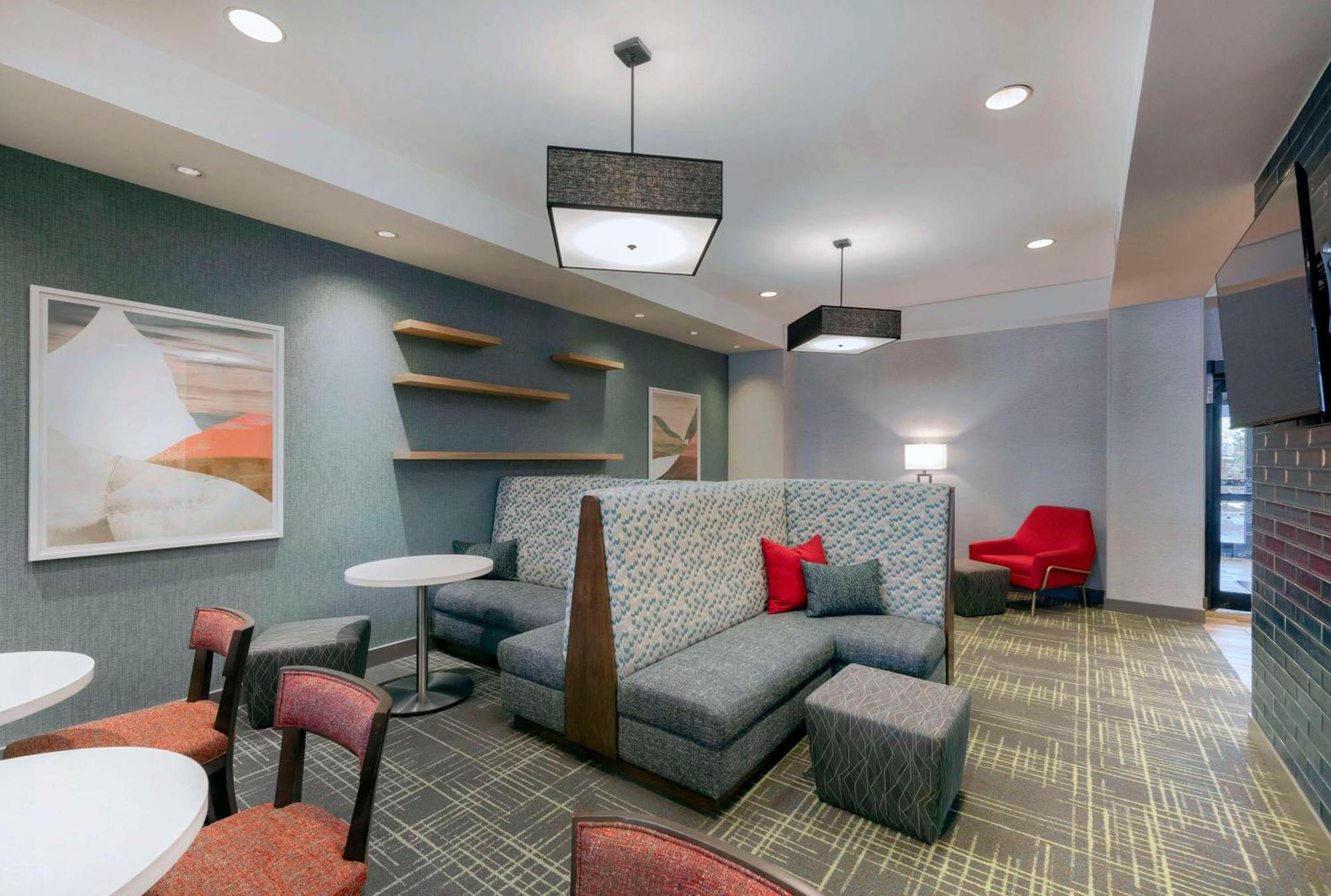 Hampton Inn & Suites Burlington Ngoại thất bức ảnh