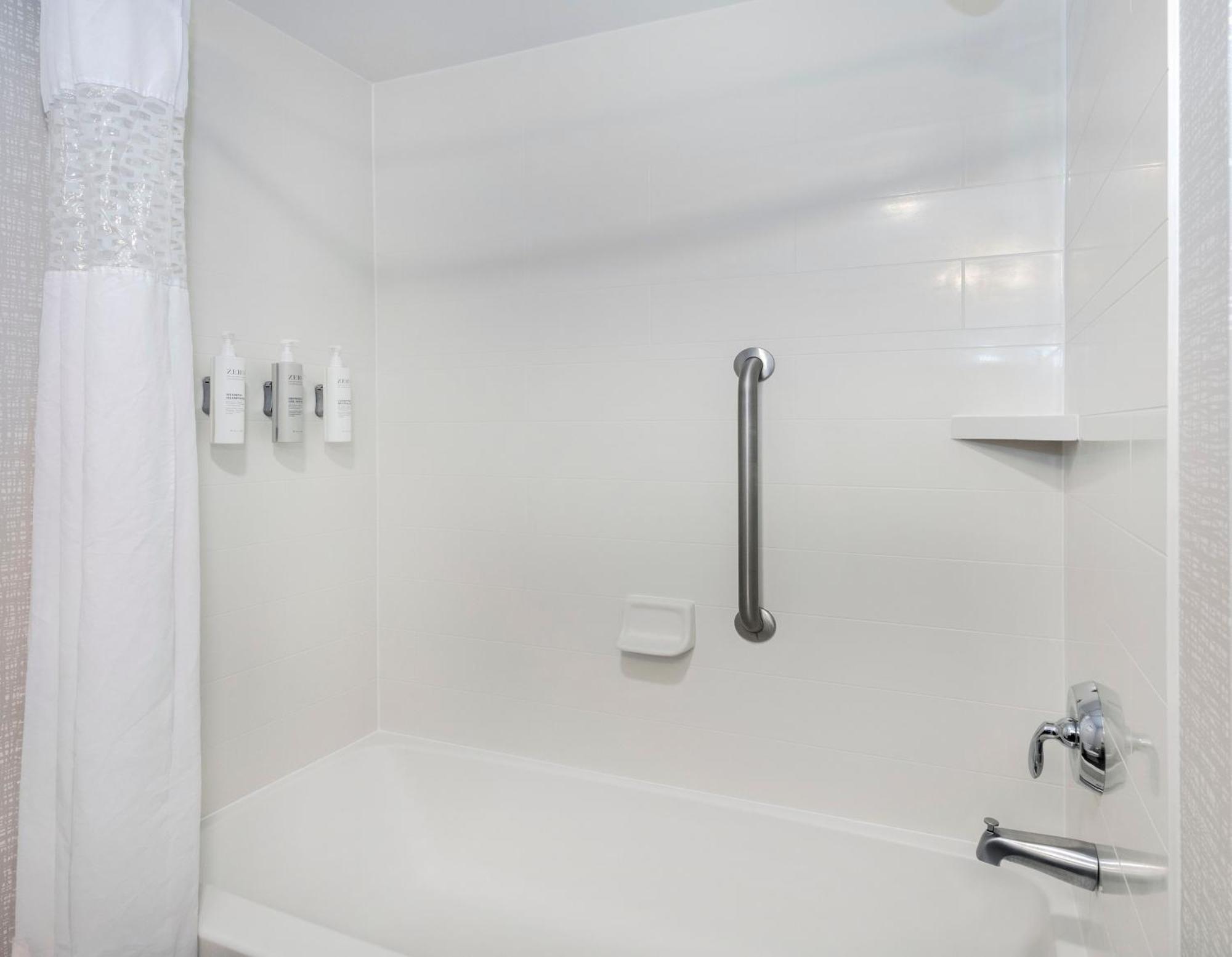 Hampton Inn & Suites Burlington Ngoại thất bức ảnh