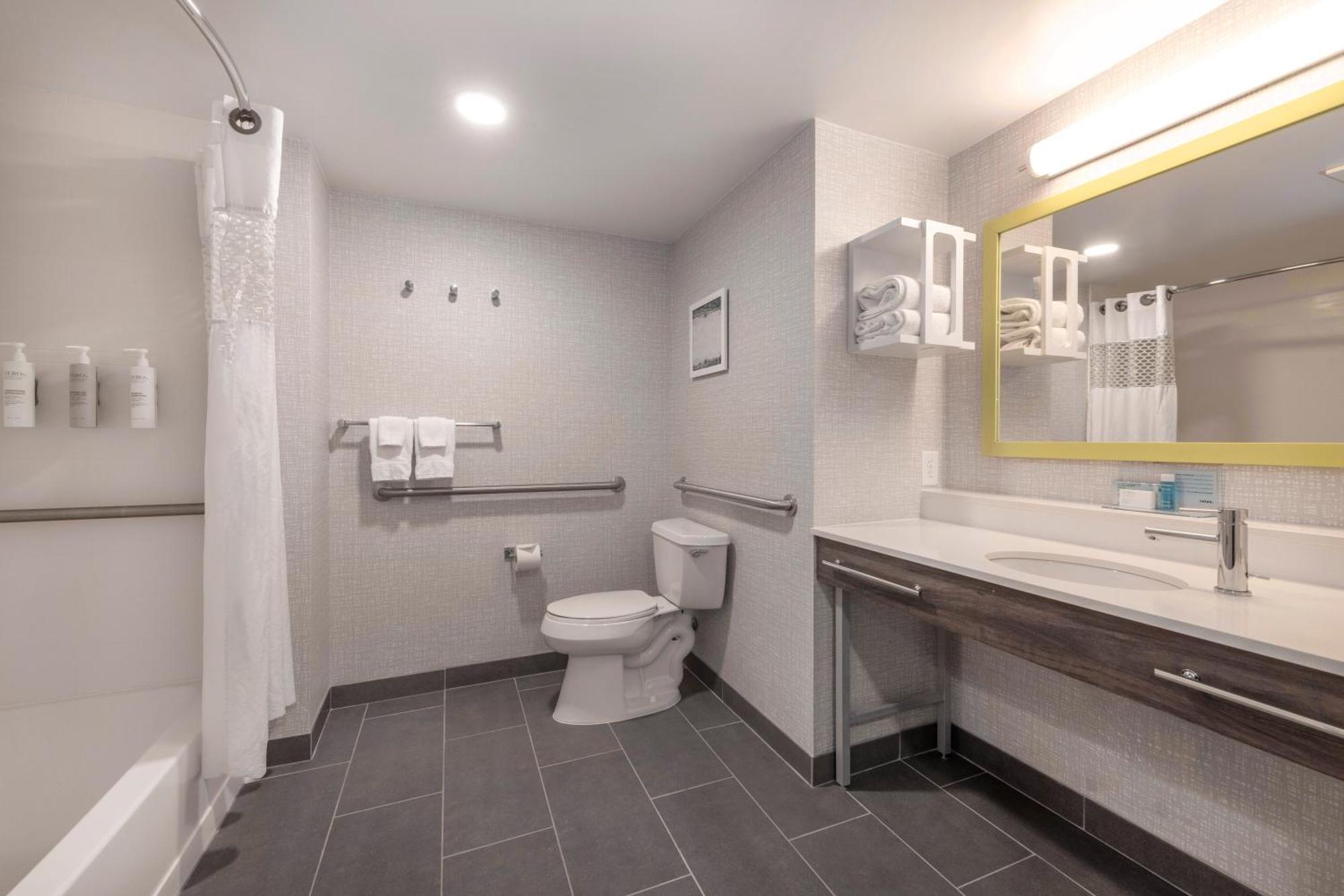 Hampton Inn & Suites Burlington Ngoại thất bức ảnh