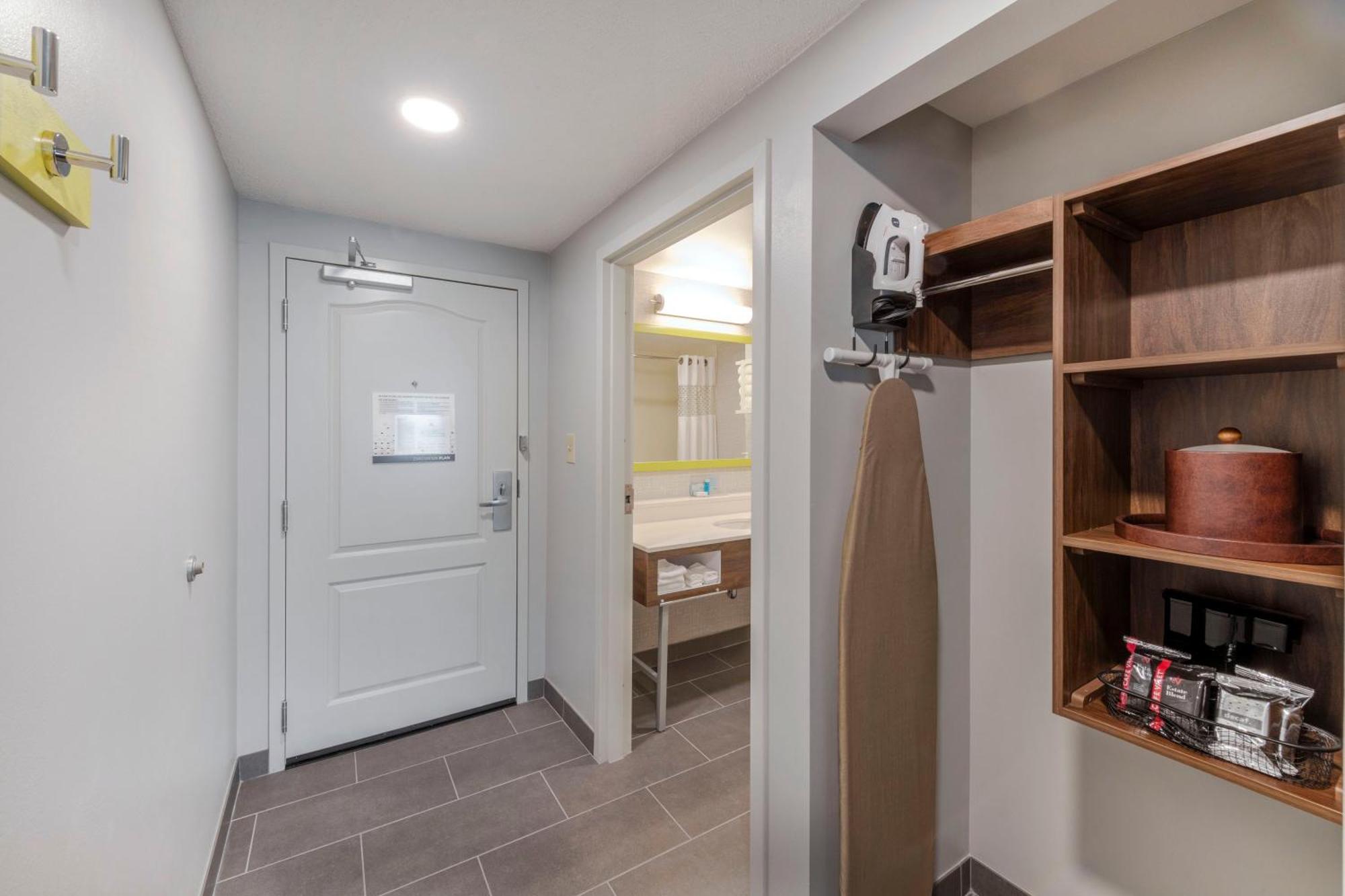 Hampton Inn & Suites Burlington Ngoại thất bức ảnh
