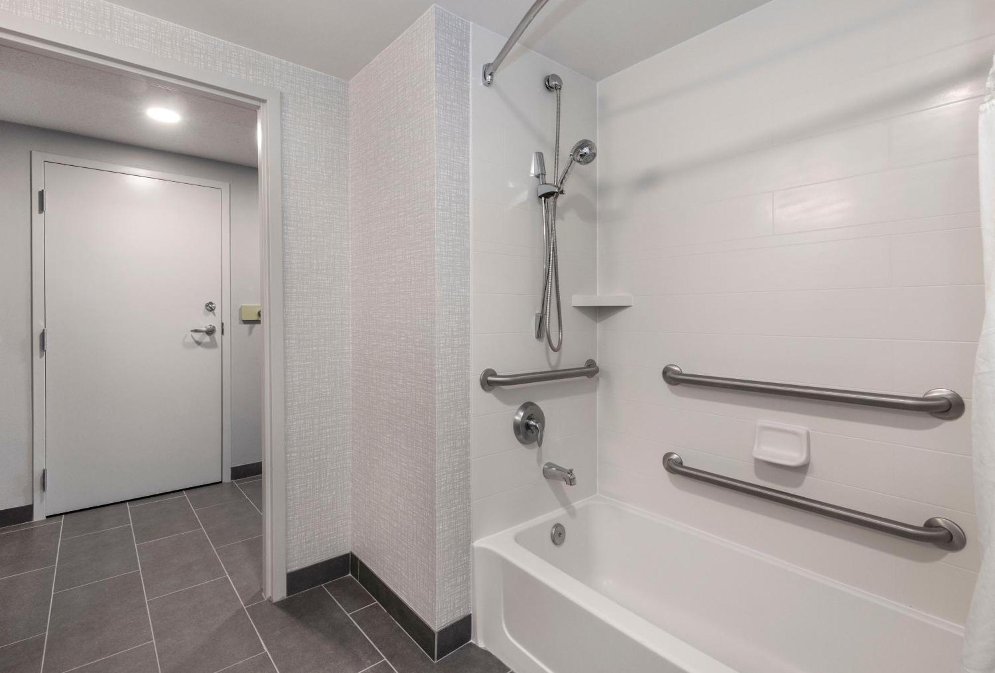Hampton Inn & Suites Burlington Ngoại thất bức ảnh