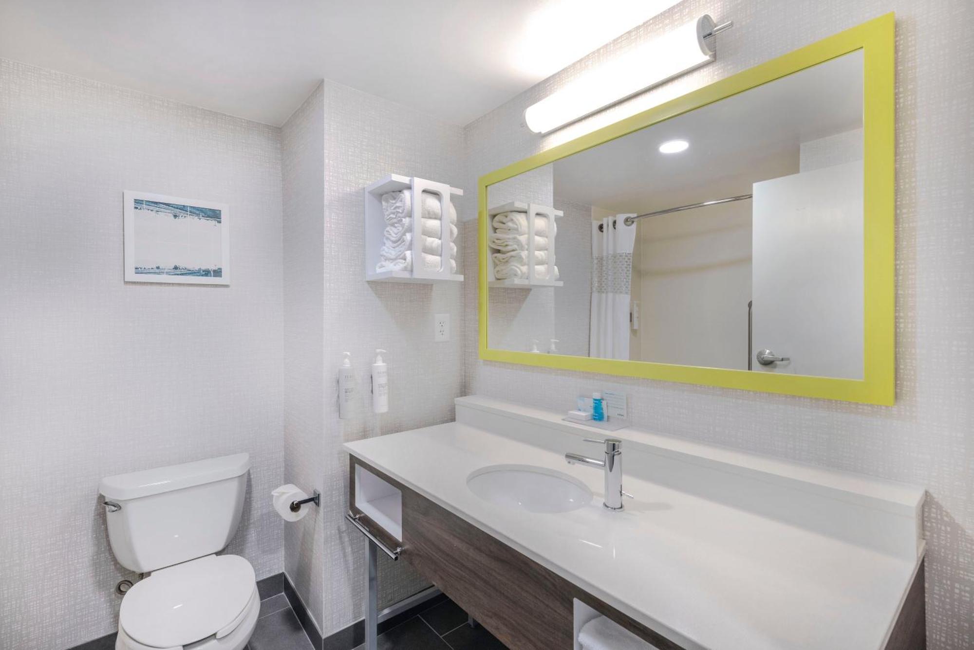 Hampton Inn & Suites Burlington Ngoại thất bức ảnh