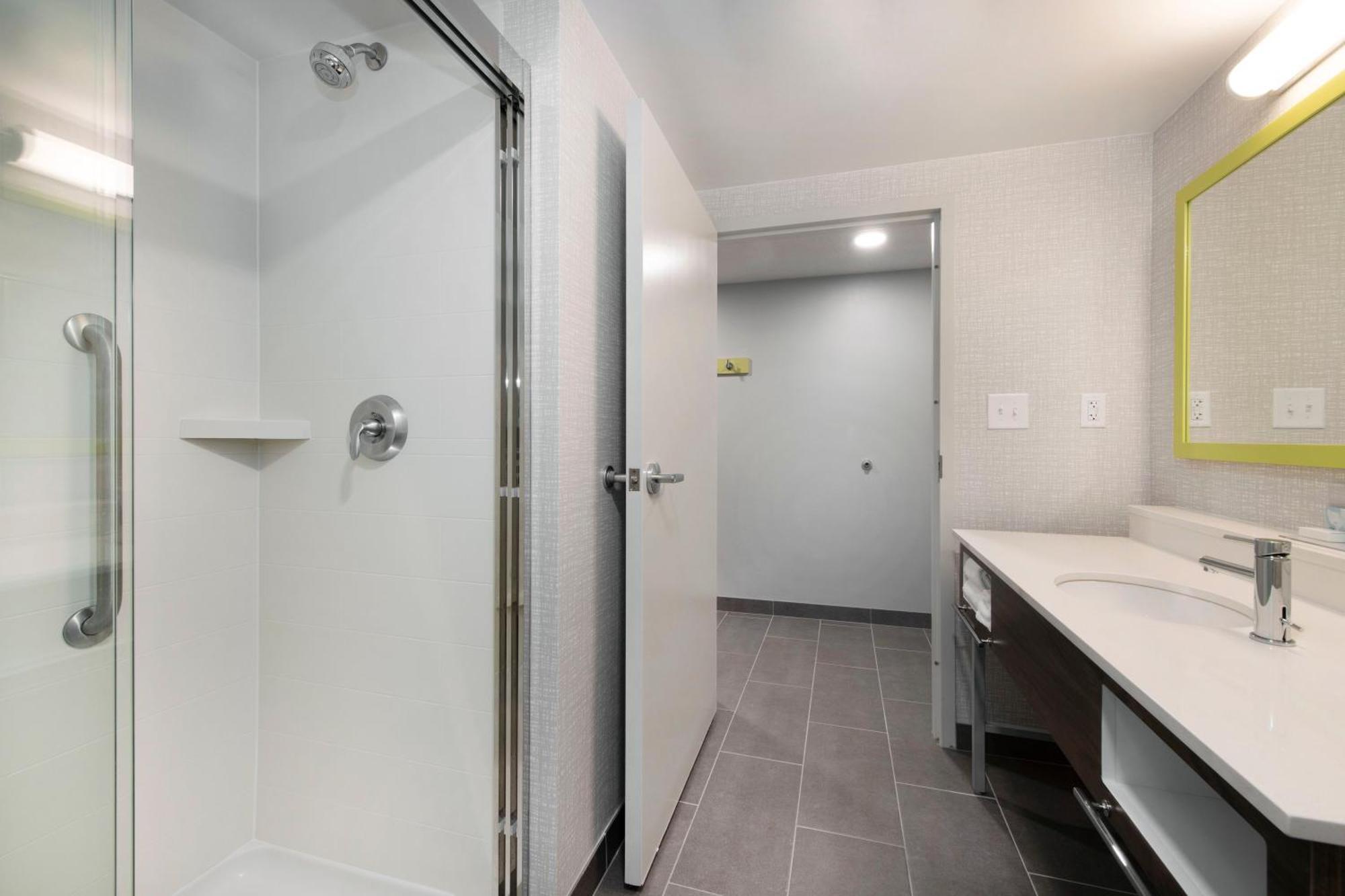 Hampton Inn & Suites Burlington Ngoại thất bức ảnh