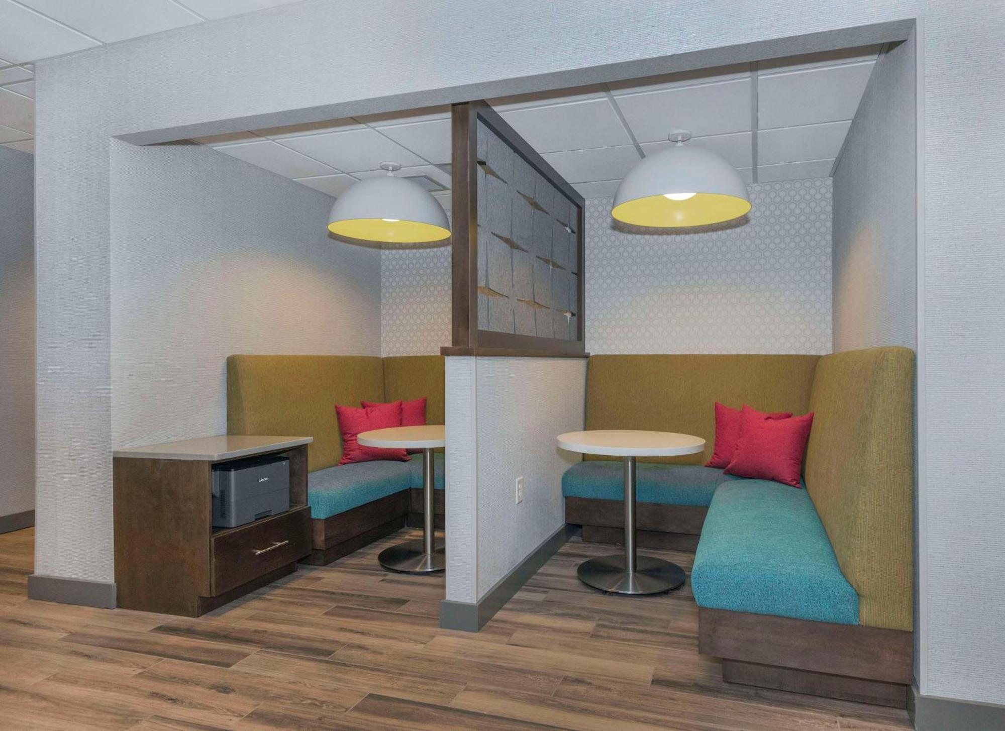 Hampton Inn & Suites Burlington Ngoại thất bức ảnh