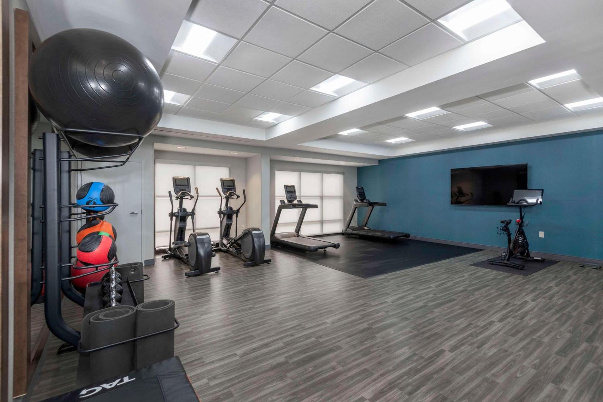 Hampton Inn & Suites Burlington Ngoại thất bức ảnh