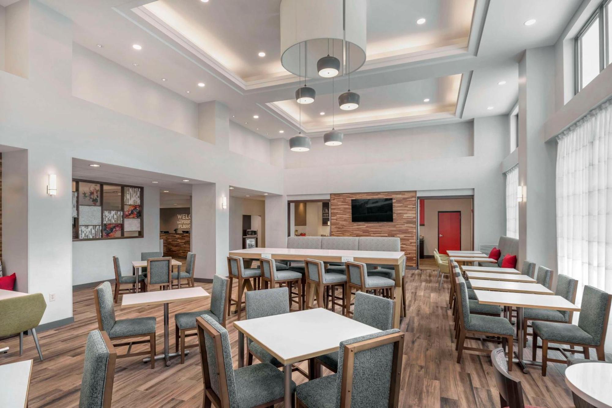 Hampton Inn & Suites Burlington Ngoại thất bức ảnh