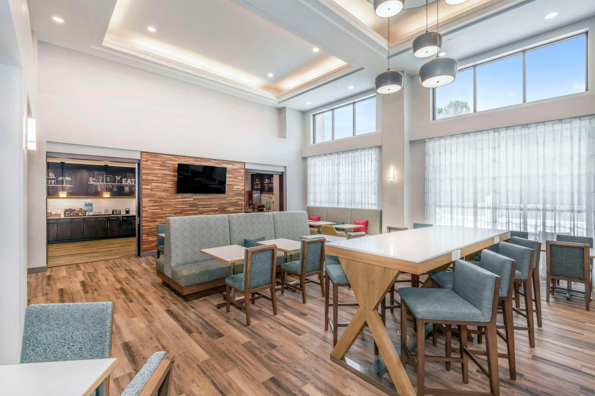 Hampton Inn & Suites Burlington Ngoại thất bức ảnh